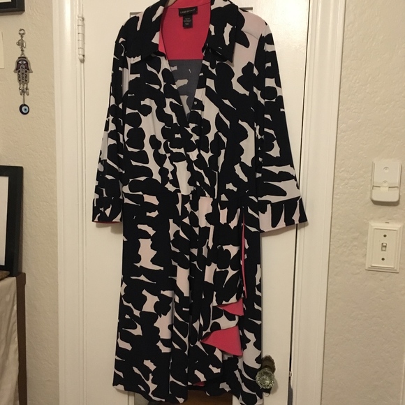 Lane Bryant Dresses & Skirts - Lane Bryant Graphic Navy White Pink Wrap Dress